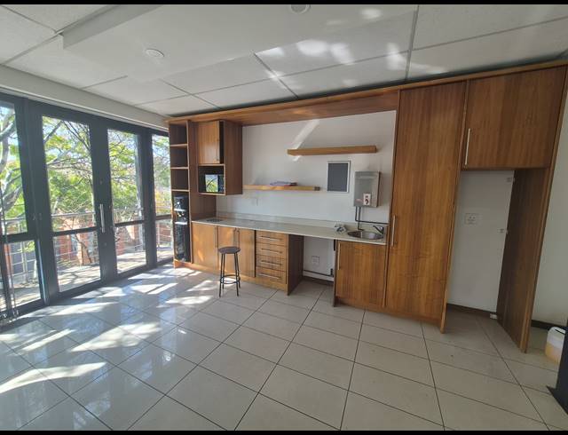 242M² OFFICE TO LET IN WOODMEAD